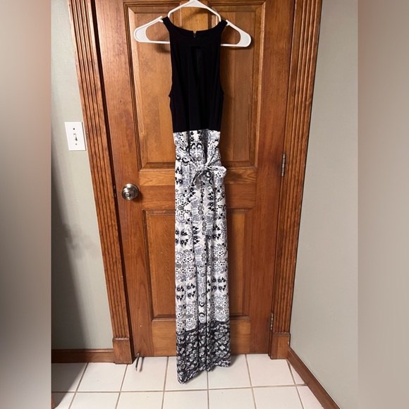 LIKE NWOT VINCE CAMUTO SIZE 2 FLORAL MAXI KEYHOLE BELTED DRESS - Picture 3 of 6